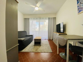 LA GRANDE MOTTE - STUDIO POUR 2 PERSONNES - CENTRE VILLE - 1ERE LIGNE